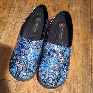 Blue Clogs easy street size 10 slip resistant